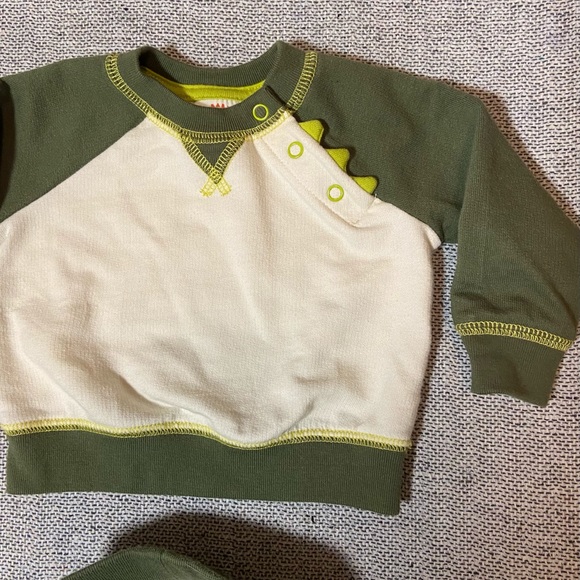 ••Cat & Jack Dino 2 Piece Sweats Outfit - Picture 3 of 3